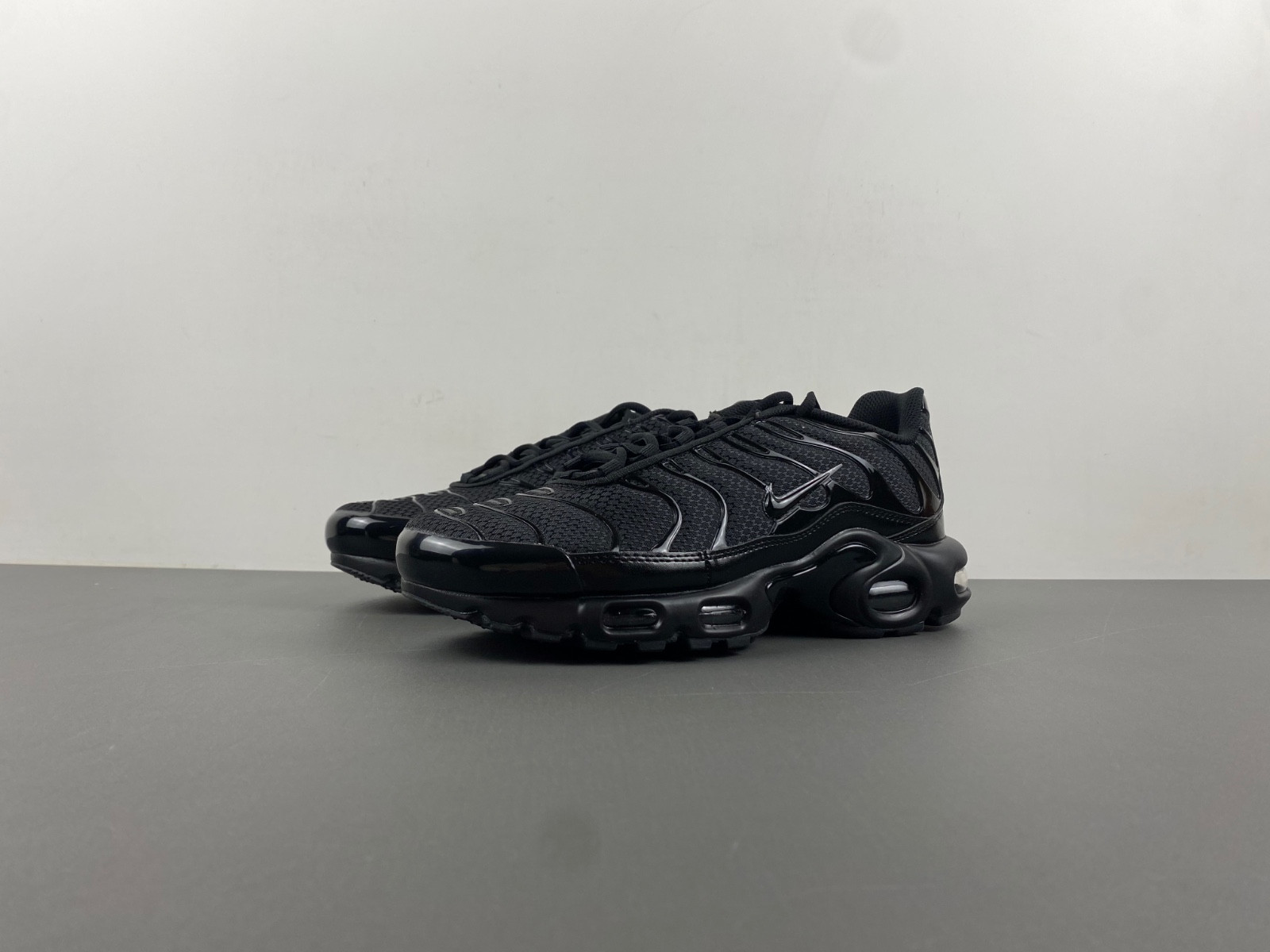 nike air max plus tn triple black 604133-050