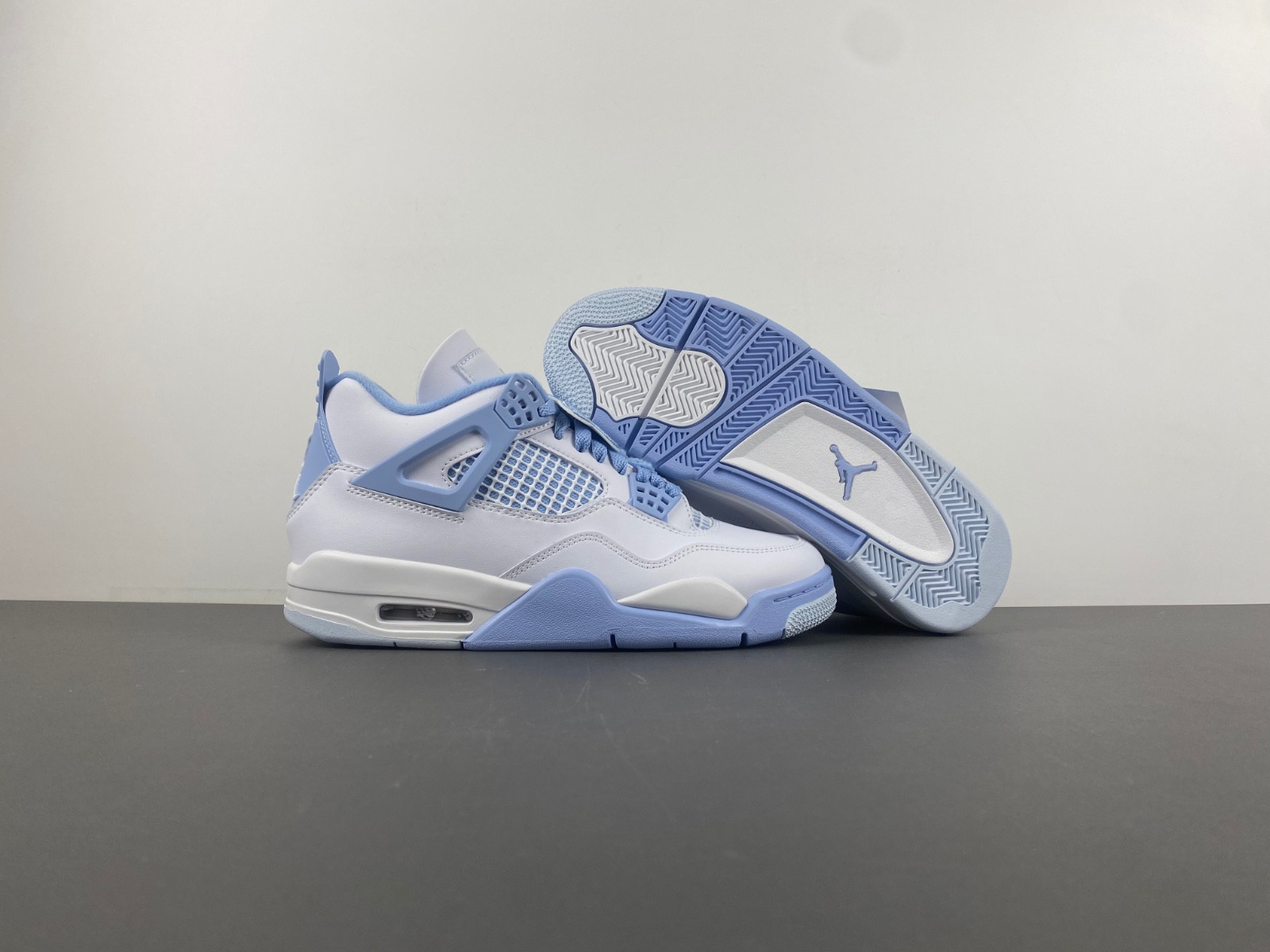 Air Jordan 4 WMNS 