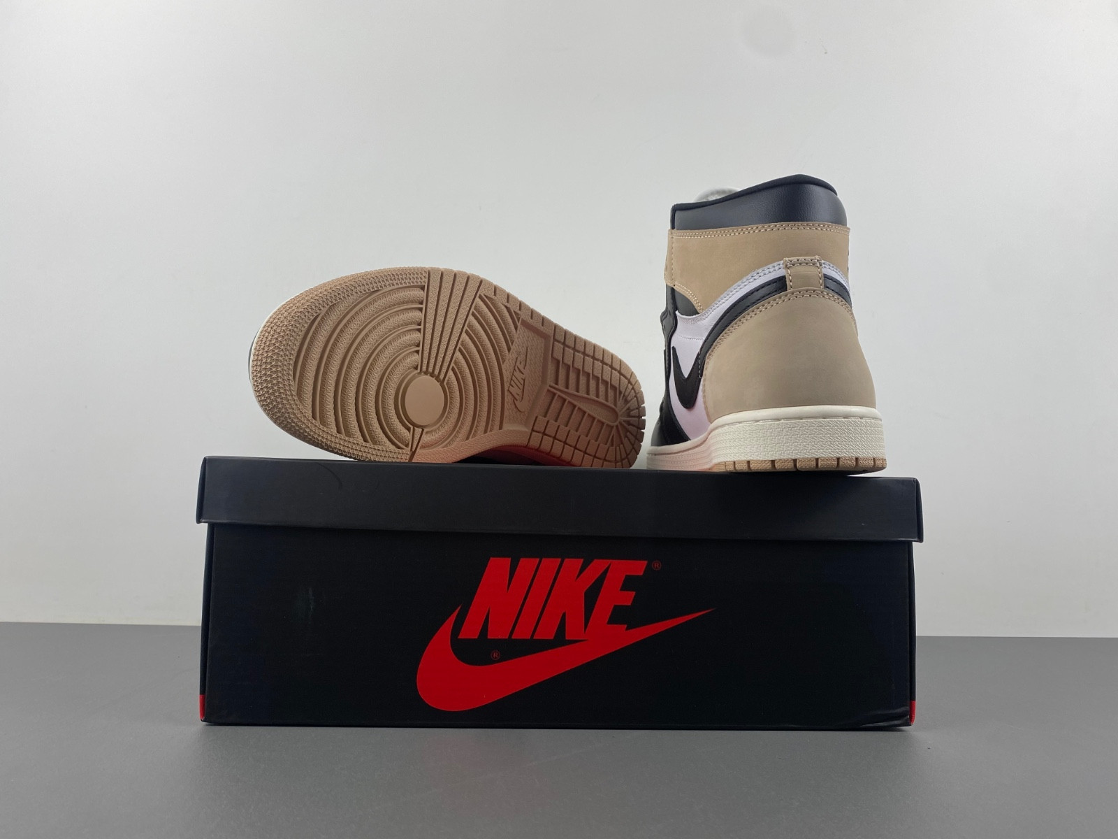 air jordan 1 high og wmns "latte" fd2596-021