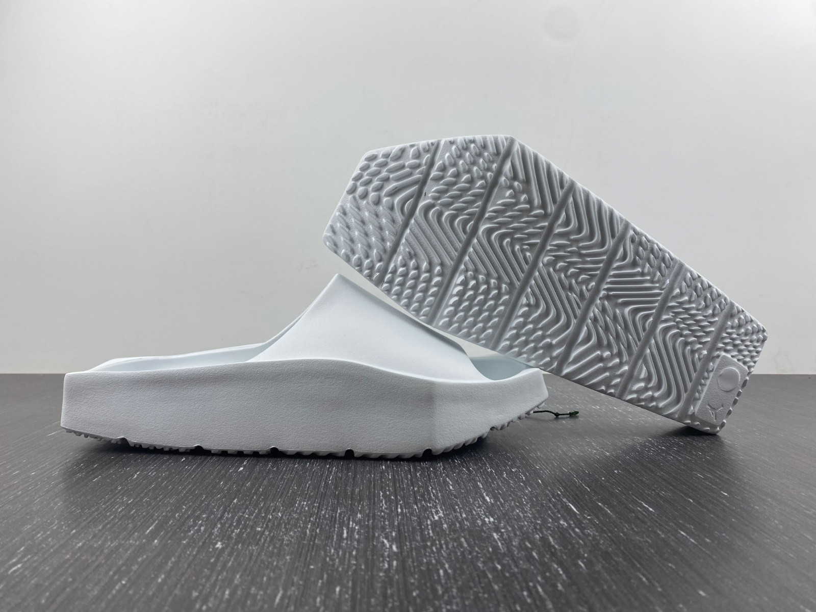 jordan hex mule arrives in “off white” dq8992-100