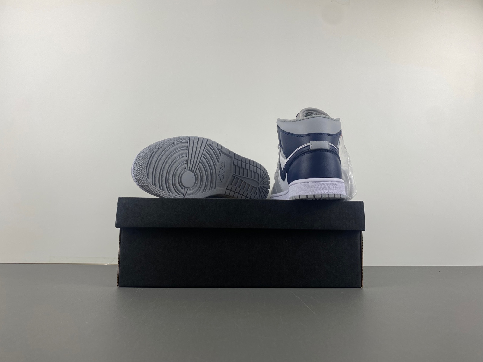 air jordan 1 mid midnight navy dq8426-104