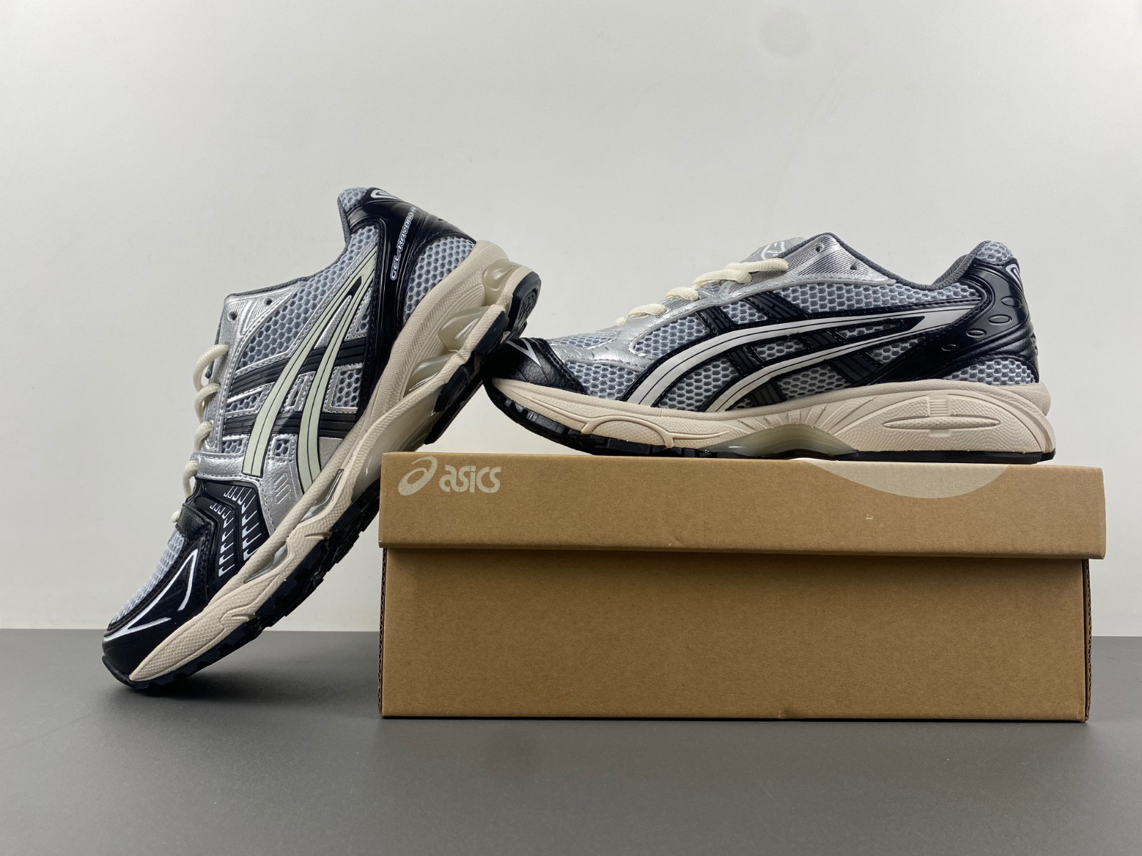 As*ic*s gel kayano 14 