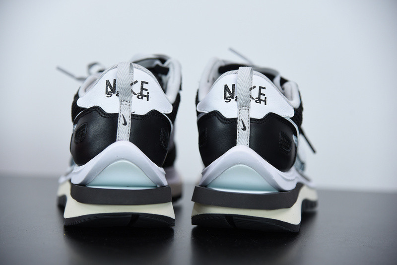 nike ldwaffle x sacai black white cv1363-001