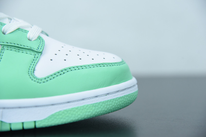 nike sb dunk low green glow dd1503-105