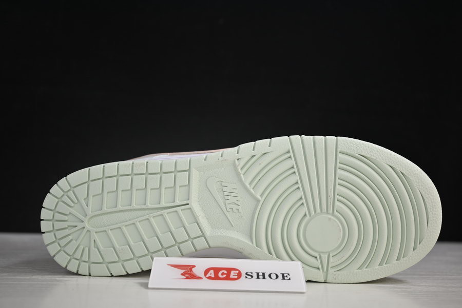 nike sb dunk low barely green (w) dd1503-104