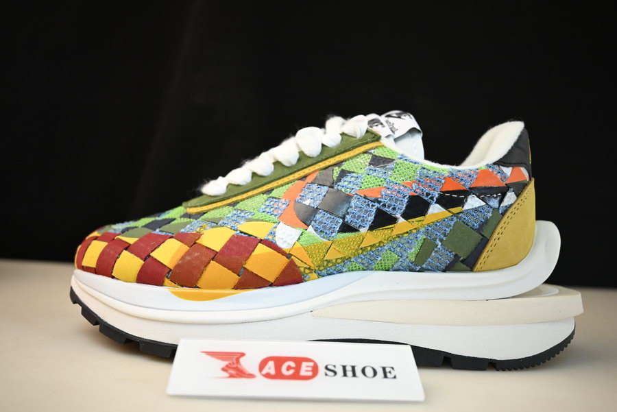 sacai x nike ldvaporwaffle mix low “green gusto” dr5209-300