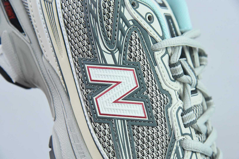 NEW BALANCE SNEAKER