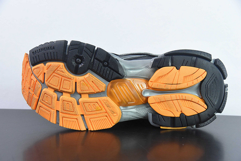 Ba*len*cia*ga runner sneaker