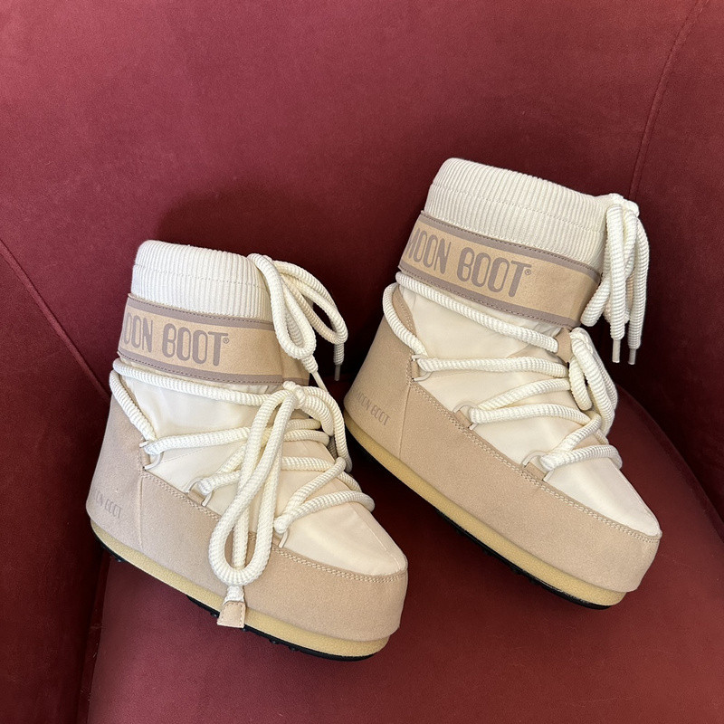mOON bOOT