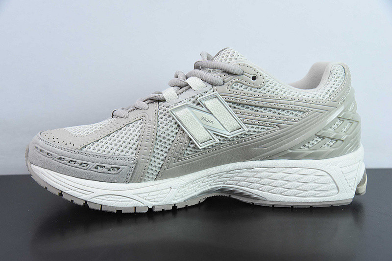 NEW BALANCE SNEAKER