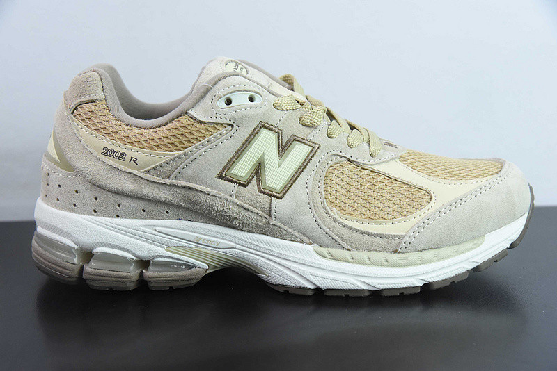 NEW BALANCE SNEAKER