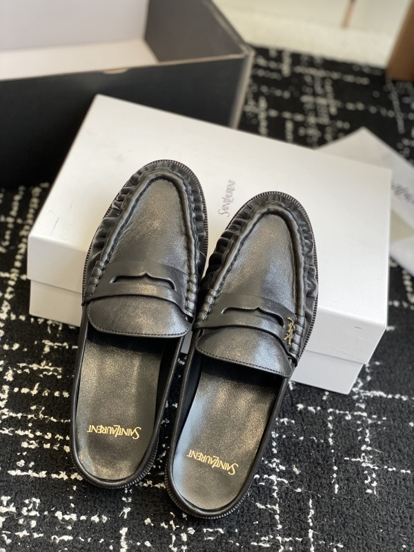 SAINT LAURENT Sneaker