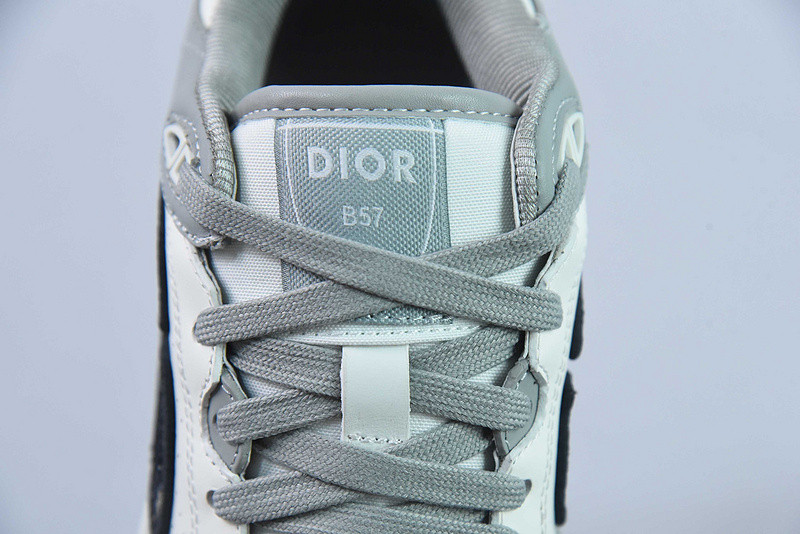 dio* sneaker