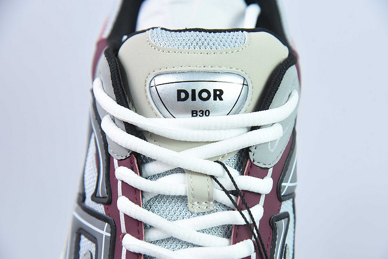 dio* sneaker