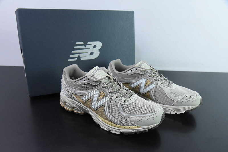 NEW BALANCE SNEAKER