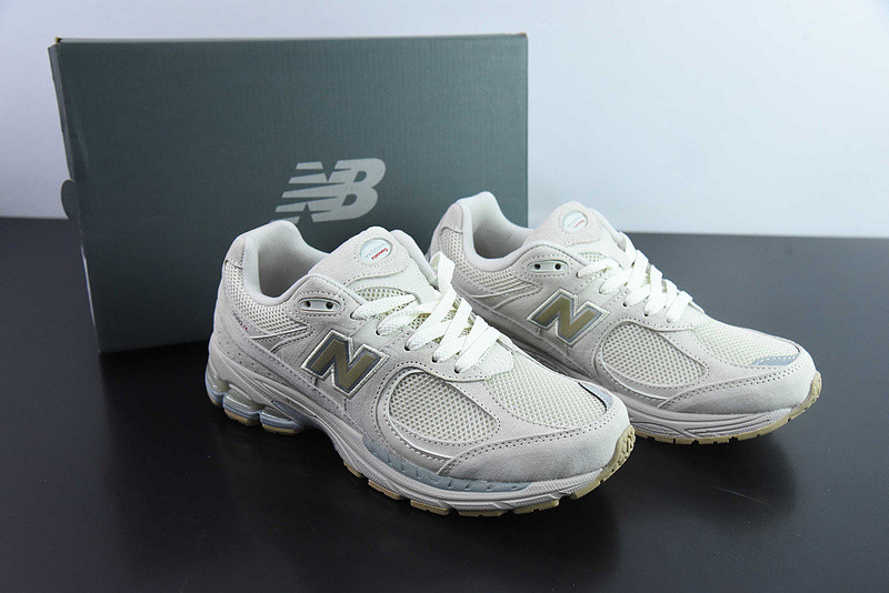 NEW BALANCE SNEAKER